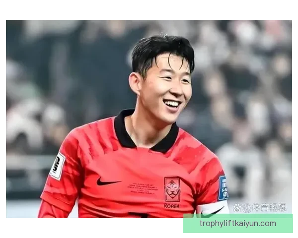 孙兴慜军礼引关注，韩国队在友谊赛中展现团队精神与凝聚力